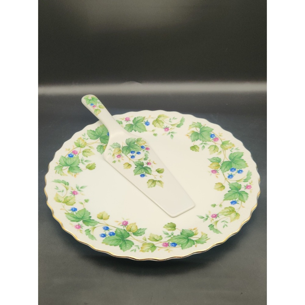 Festive Andrea By Sadek Vinyard Red And Blue Berries 10" Pie Plate With Server